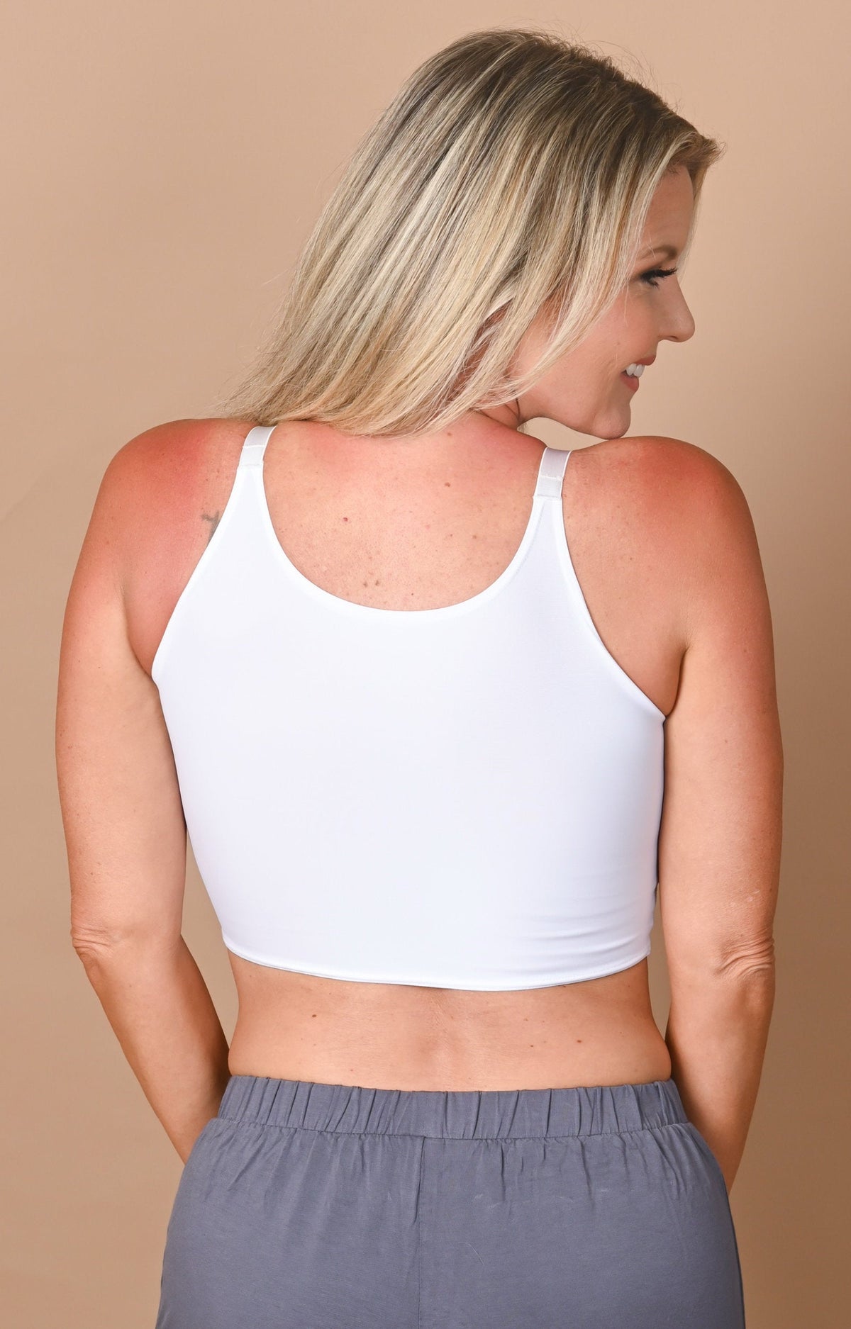 Cropped length Back Smoothing Bras with Underwire and No-slip Adjustable  Straps